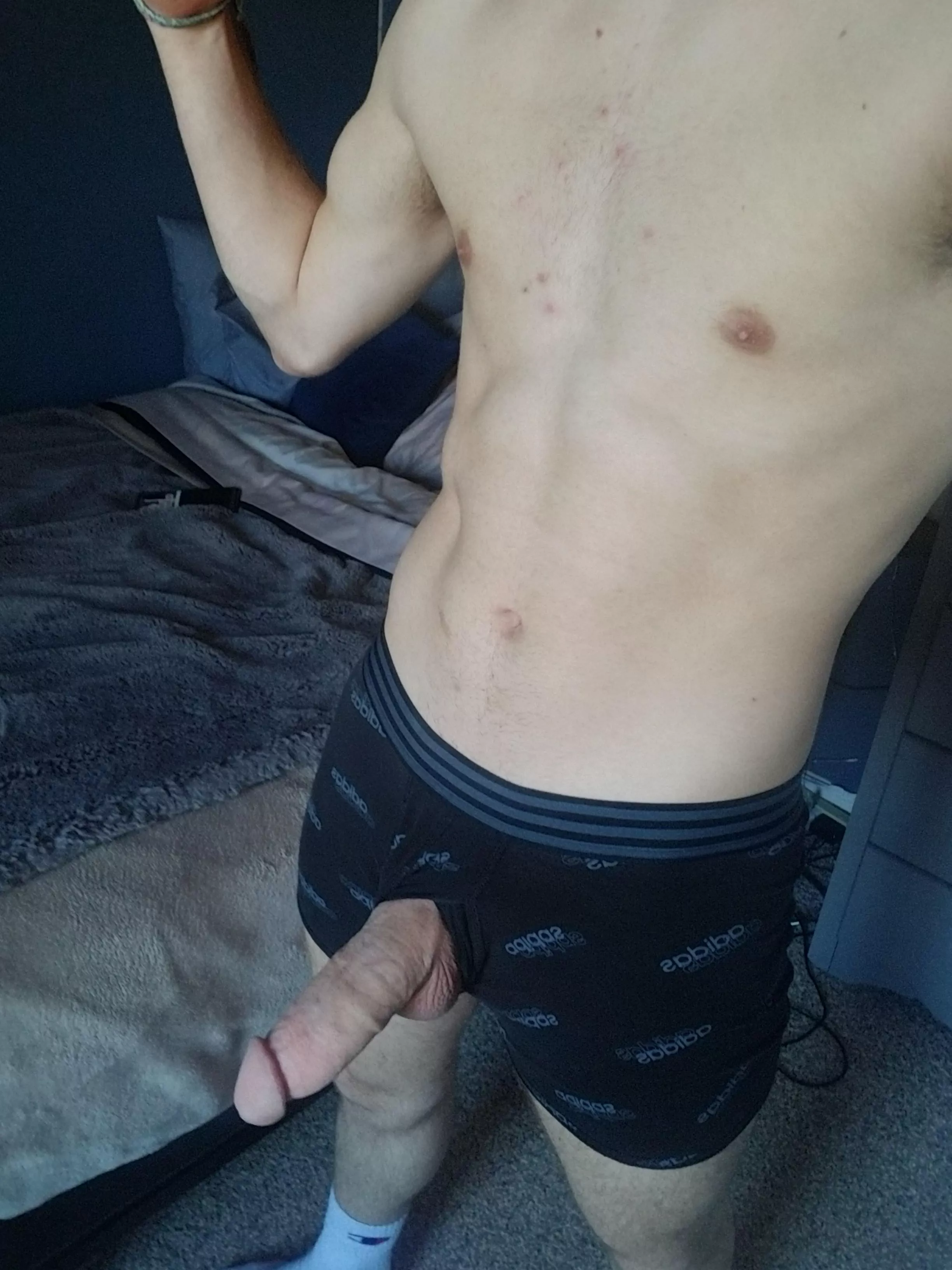 18 looking for fit, hung, and face to help me cum @fitspencock I'm home alone so I can be loud ;)