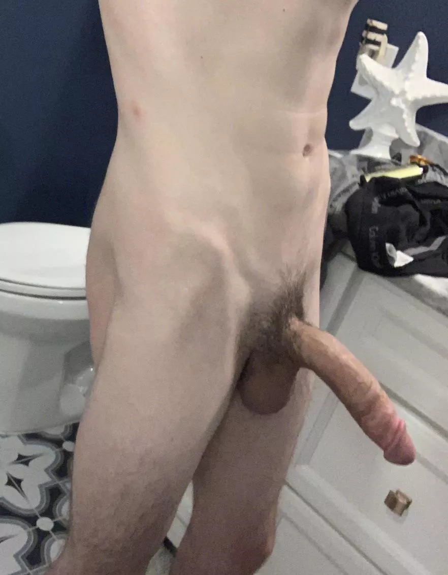 19 looking for guys 18-23 and 7+ inches for a group. Hmu