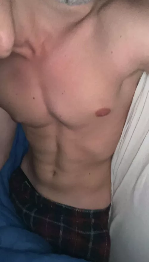 23 Hmu if you wanna snap, pls have a pic on your profile or send one