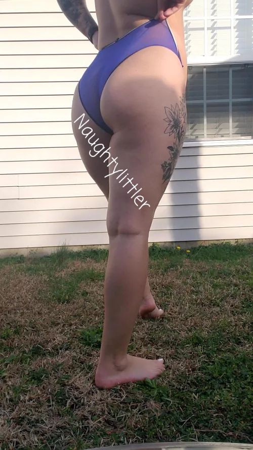 Another beautiful day to be out. How about we celebrate? I know you want to smell my perfect scent. [Selling] [US] this super cute cheeky. Polaroids, lollies, and tenga eggs available!