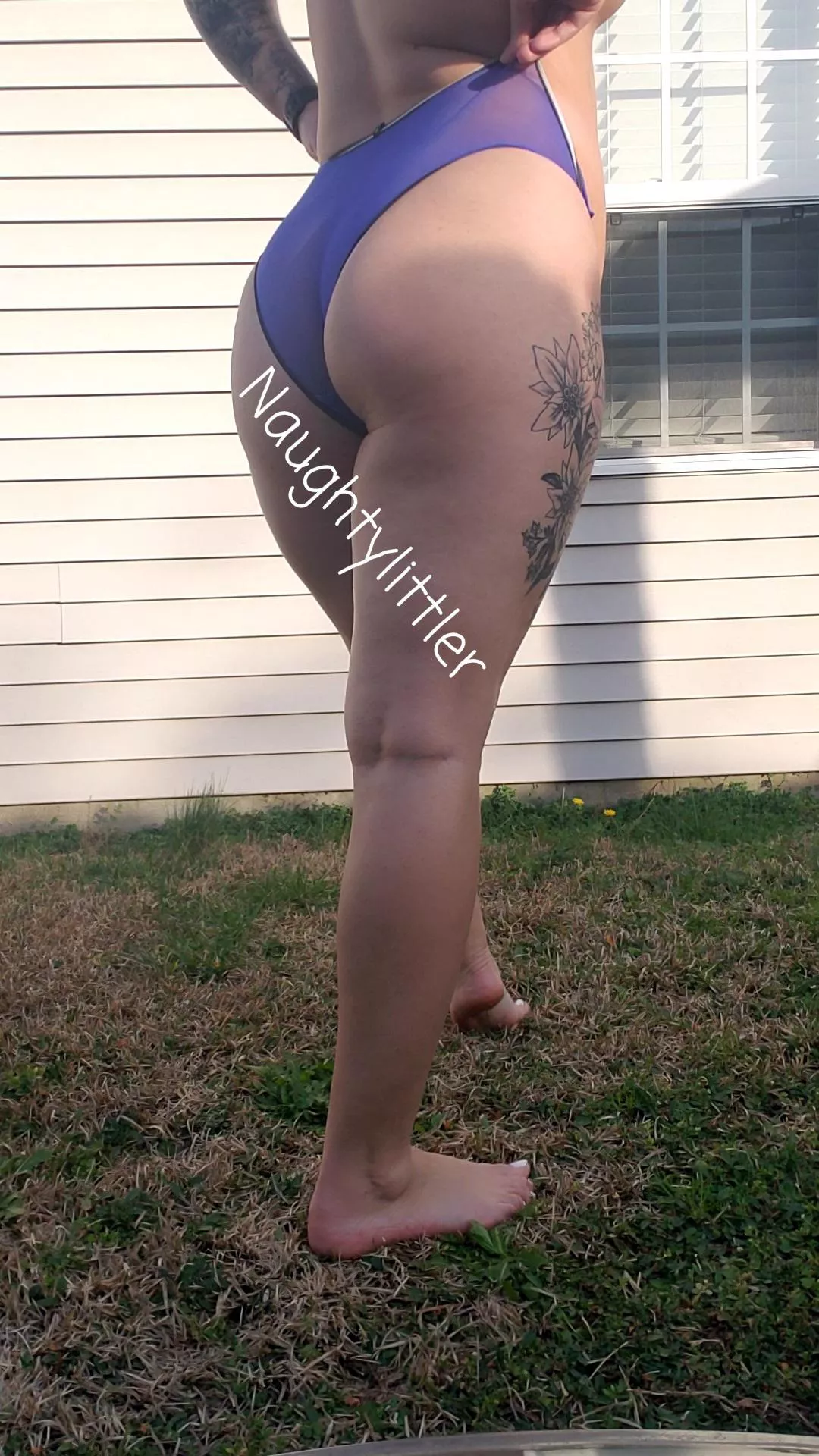 Another beautiful day to be out. How about we celebrate? I know you want to smell my perfect scent. [Selling] [US] this super cute cheeky. Polaroids, lollies, and tenga eggs available!