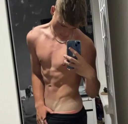 Any fit U.K. lads on here. Don’t dm if ur 25+