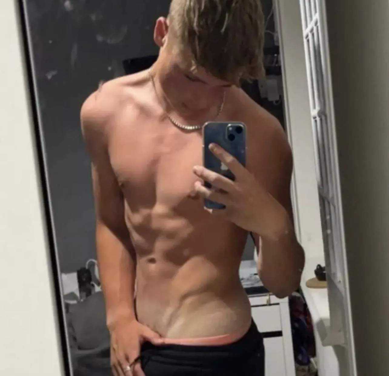 Any fit U.K. lads on here. Don’t dm if ur 25+