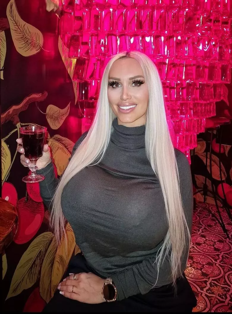 bimbo blonde