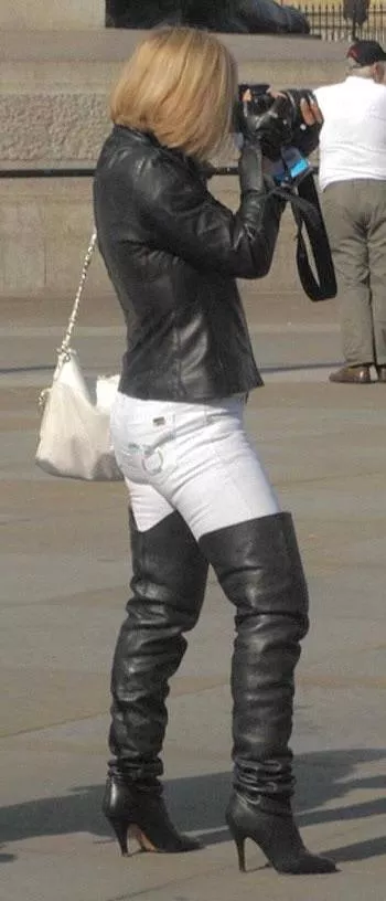 Dress down Friday in London - quite respectable, for now- my turn being snapped later