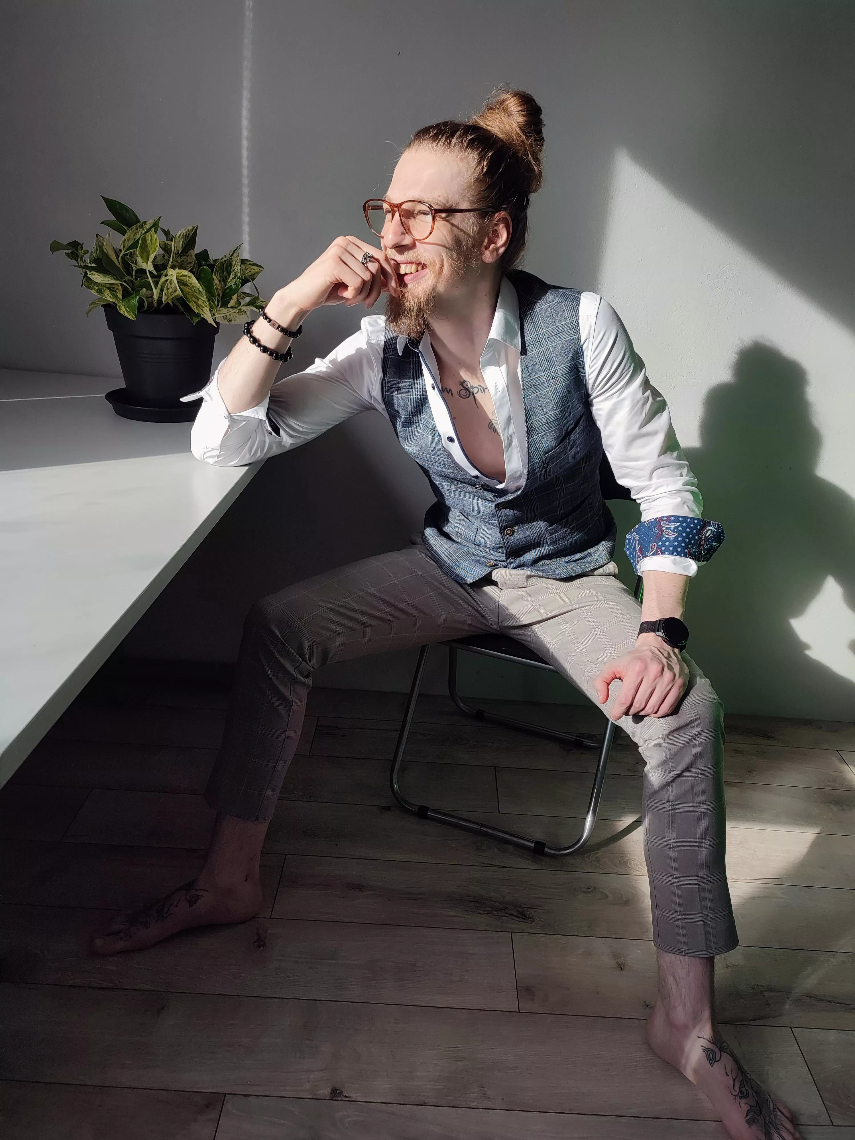 enjoying the sun ☀️ hope you're having a great time 🤘