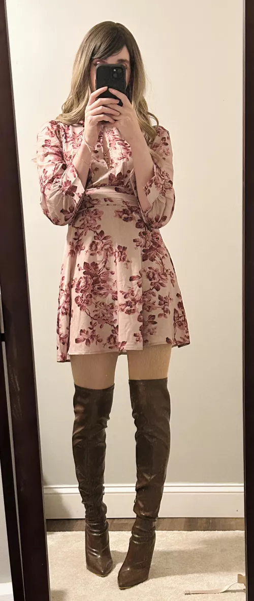 Floral dress + High boot = Perfect Combo 🌸💕