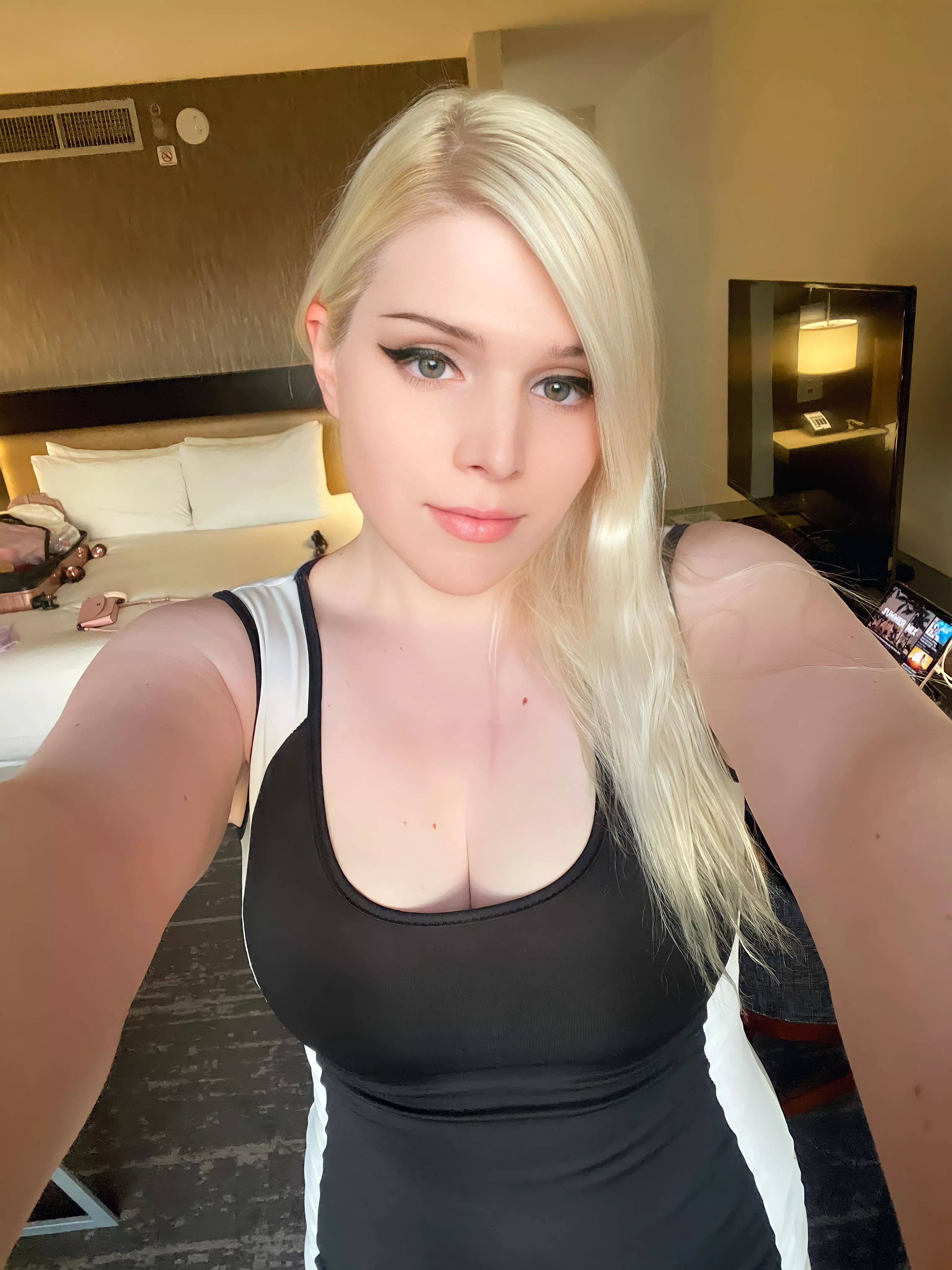 Good morning from this birthday femboy 🥹🎊