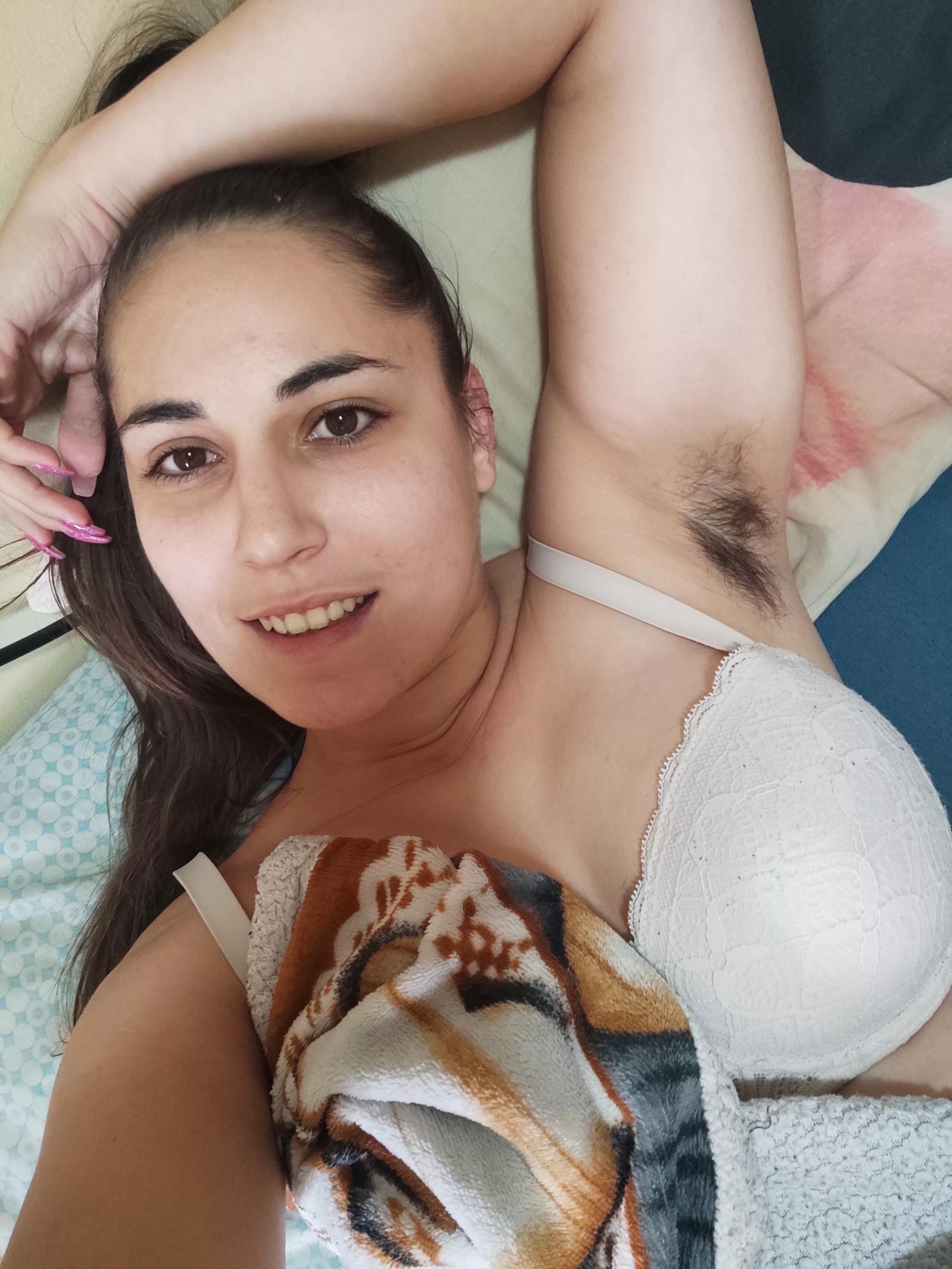 Good morning! Would youlike to stay in bed with me?🥰