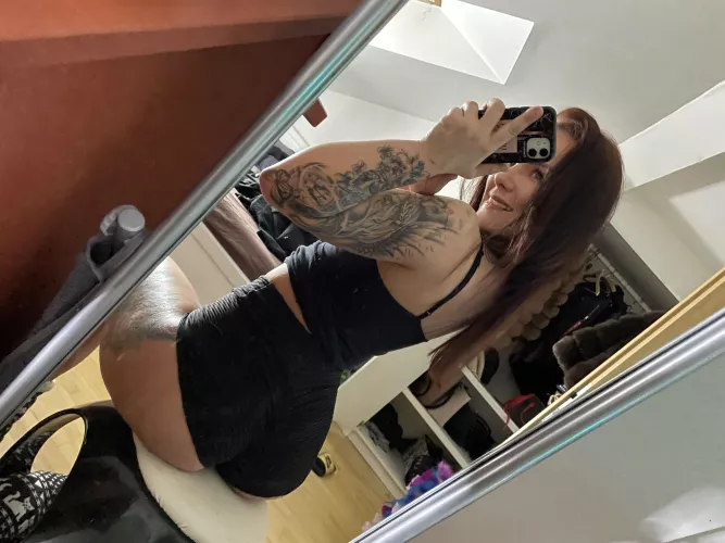 I hide gems under my bootyshorts