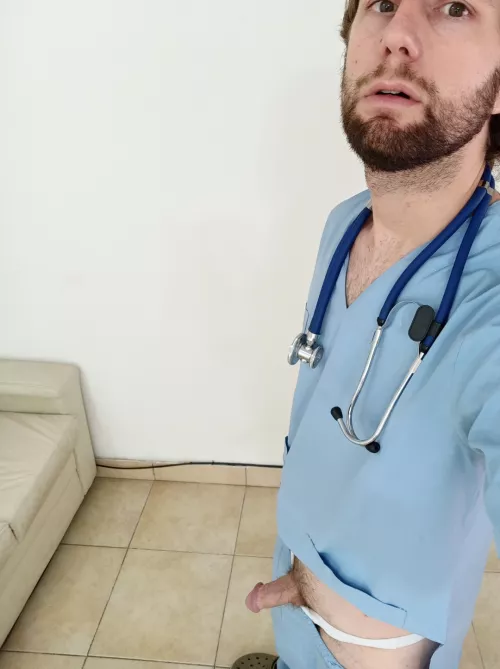 Let's check your gag reflex 🍆🧑🏼‍⚕️