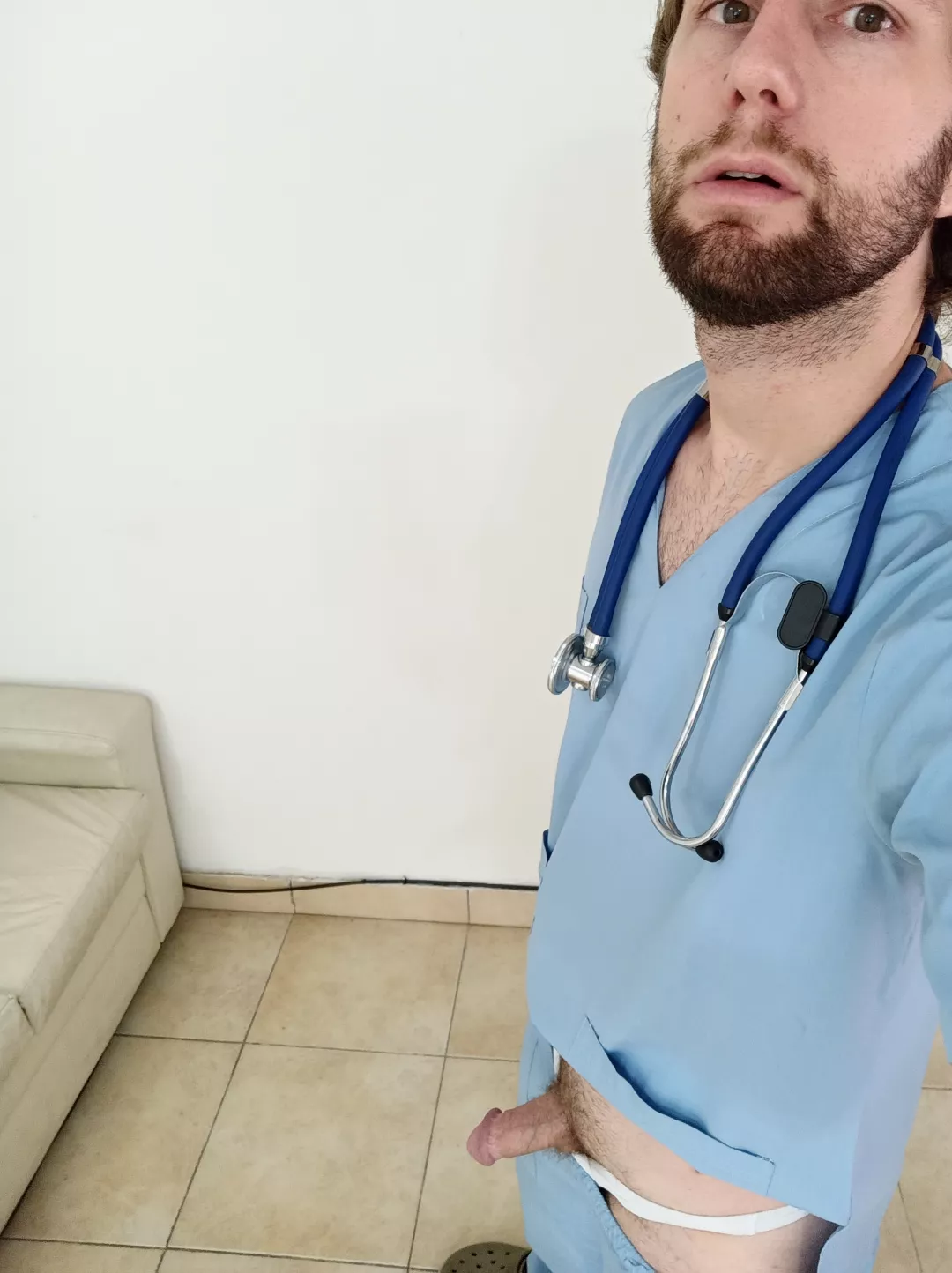 Let's check your gag reflex 🍆🧑🏼‍⚕️