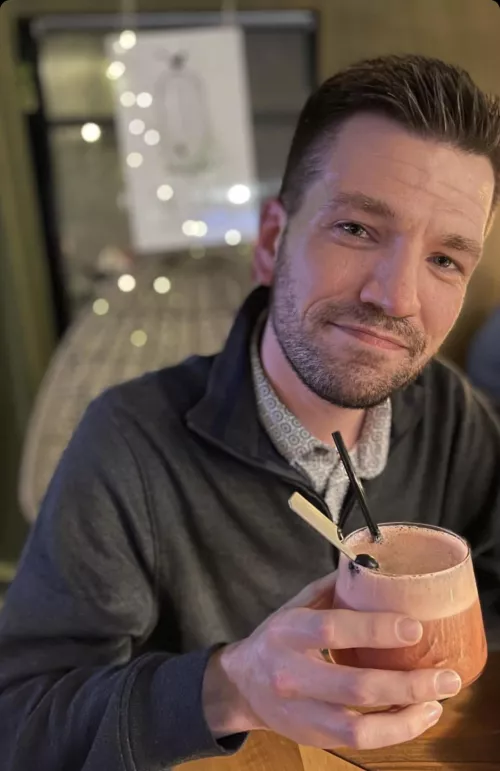 Liked this pic of myself so figured I’d stop being a lurker even if I look a lil tired. Hey all! 🙂