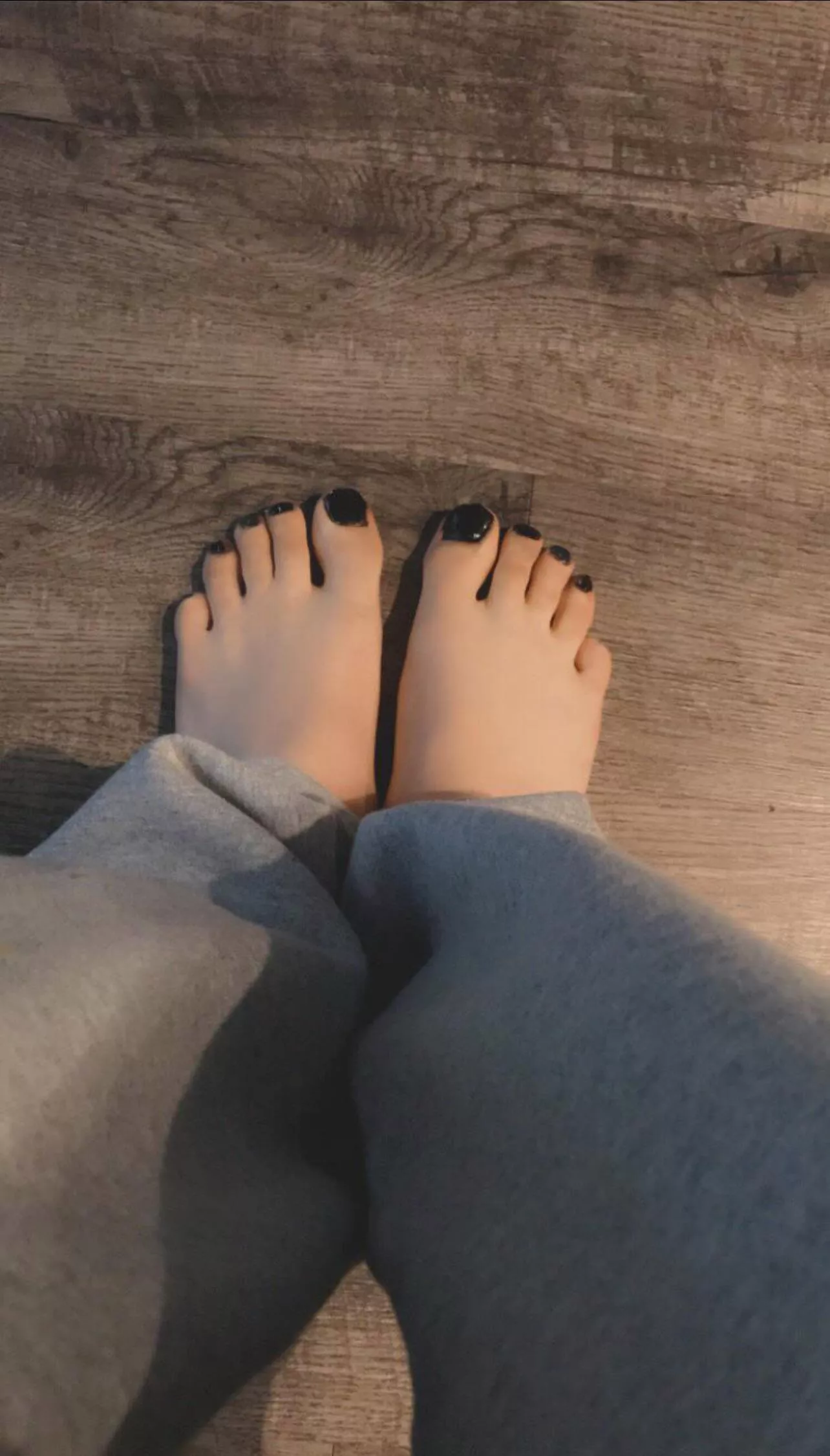 painted my toenails <3