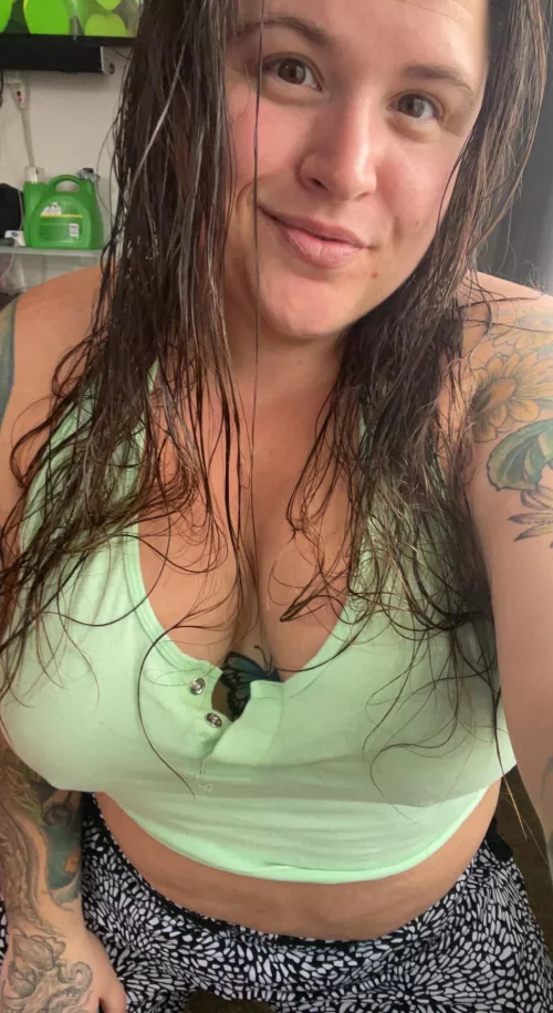 rise and shine , wake up with this sexy bbw and all my curves covered in tattoos !