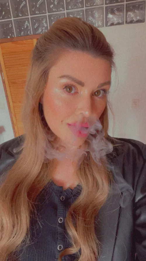 Smoking in leather makes you weak doesn’t it