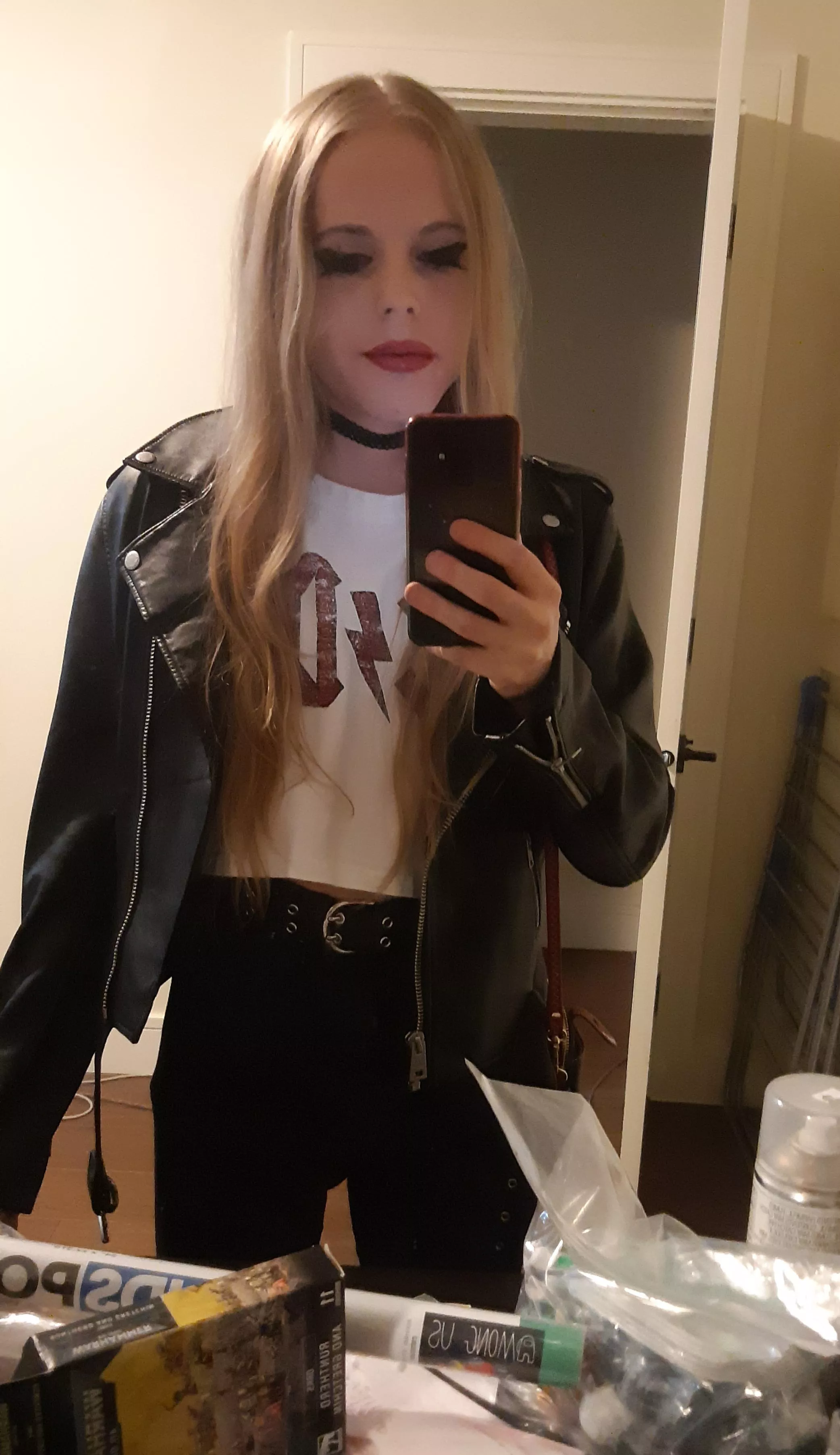 Spend your Friday night with me? 🖤