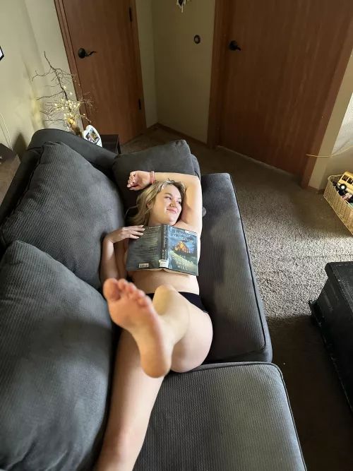 suck em while I read pls