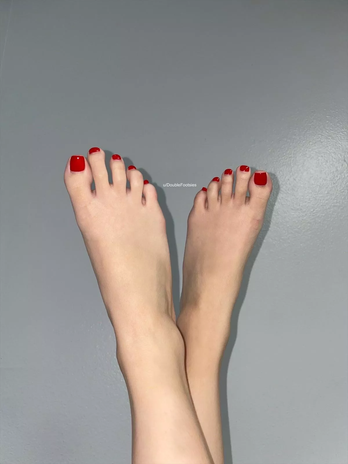 Suck my red toes for dessert tonight 🥰