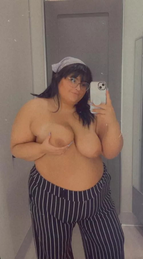 what would you do if i pulled you into my dressing room? 😇