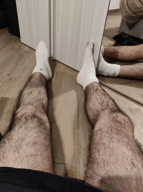 Who likes hairy legs?