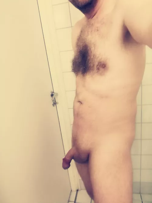 Who likes wet chest hair here?🙂