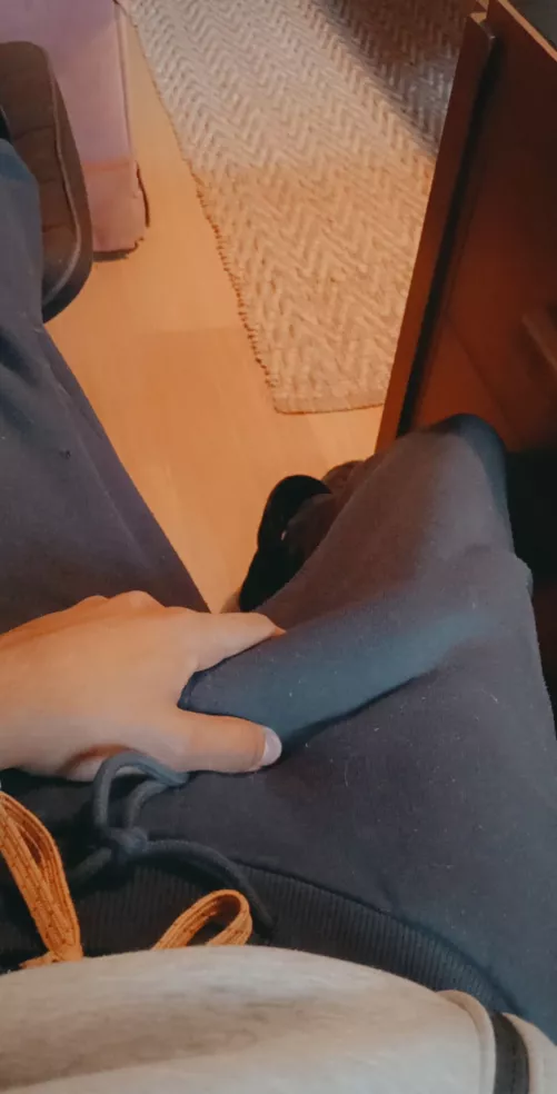 Who wants to sit on my lap? 😈