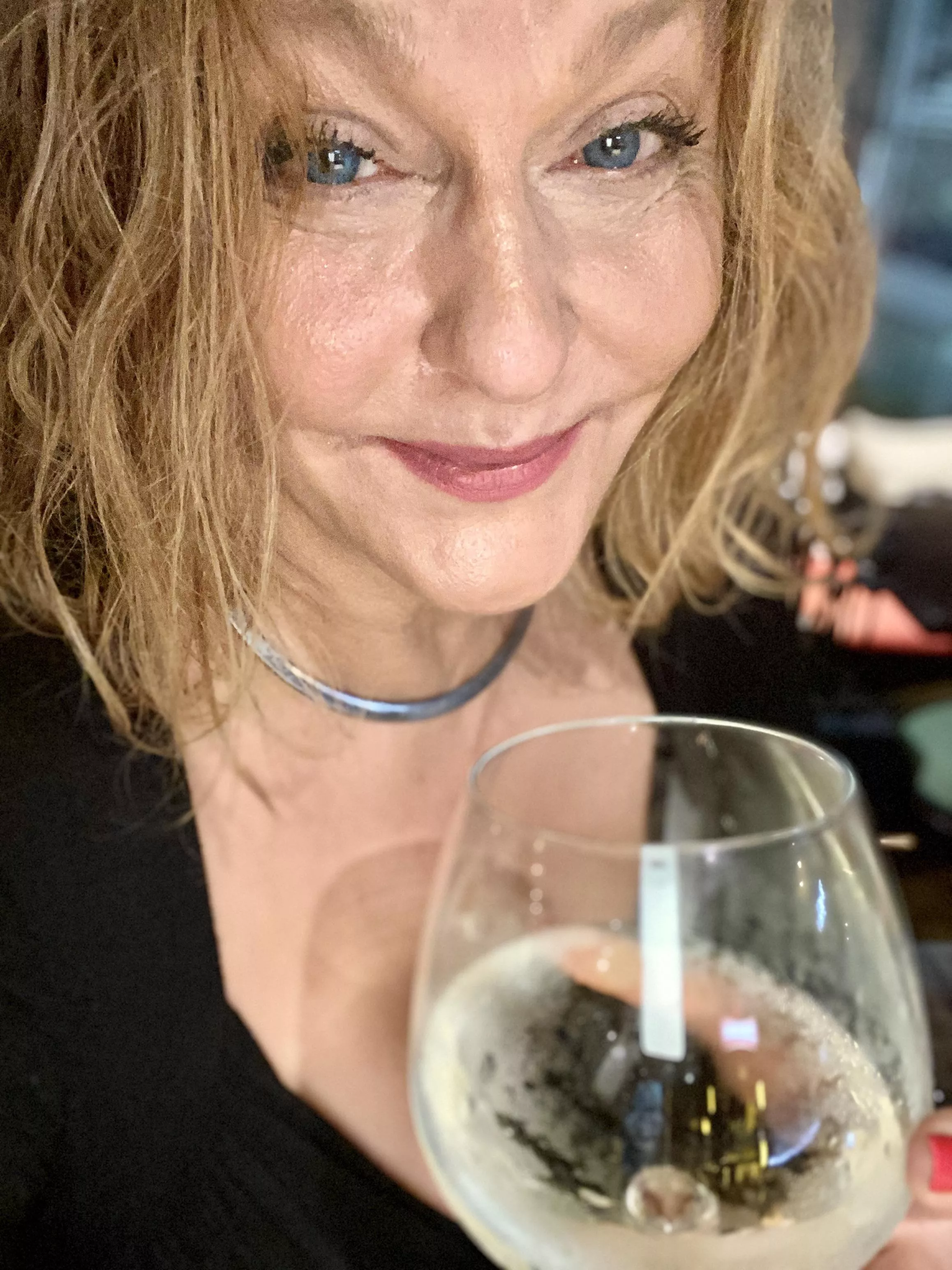 Would you sit next to Tess at a bar?