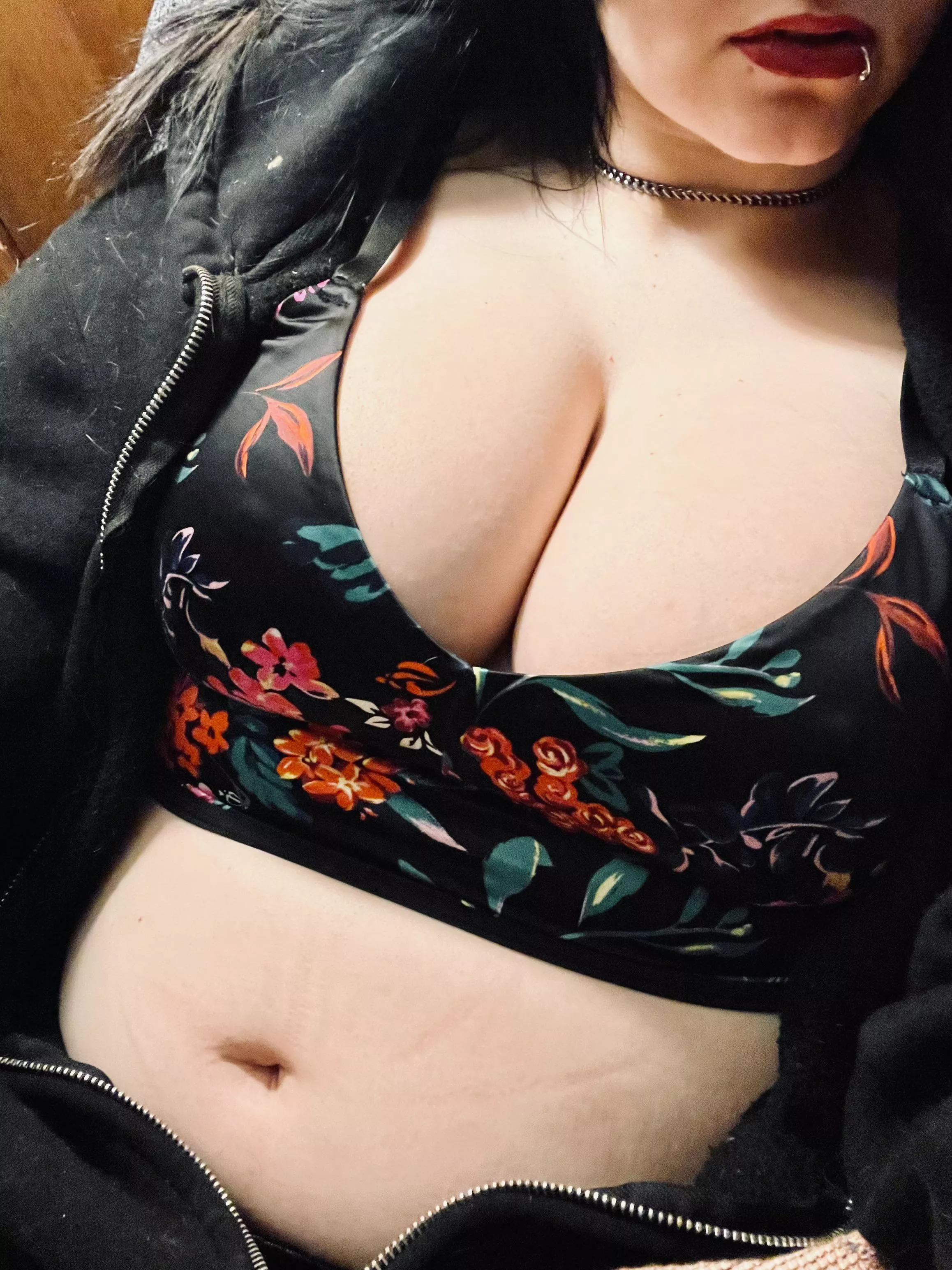 16 weeks and my boobs are 😩💚