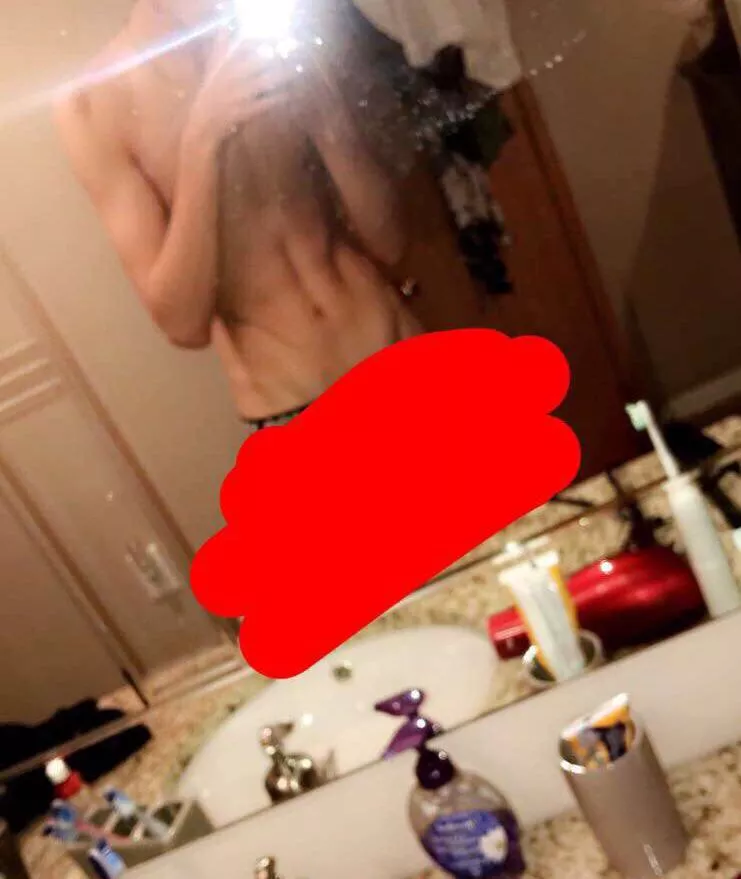 18 hmu to cum live for me, big cocks welcome @bboyy2000