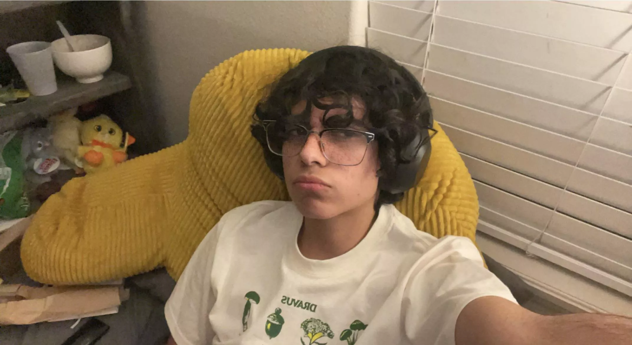 18 m big dicks or hot guys add me, so horny rn @oliverc1522