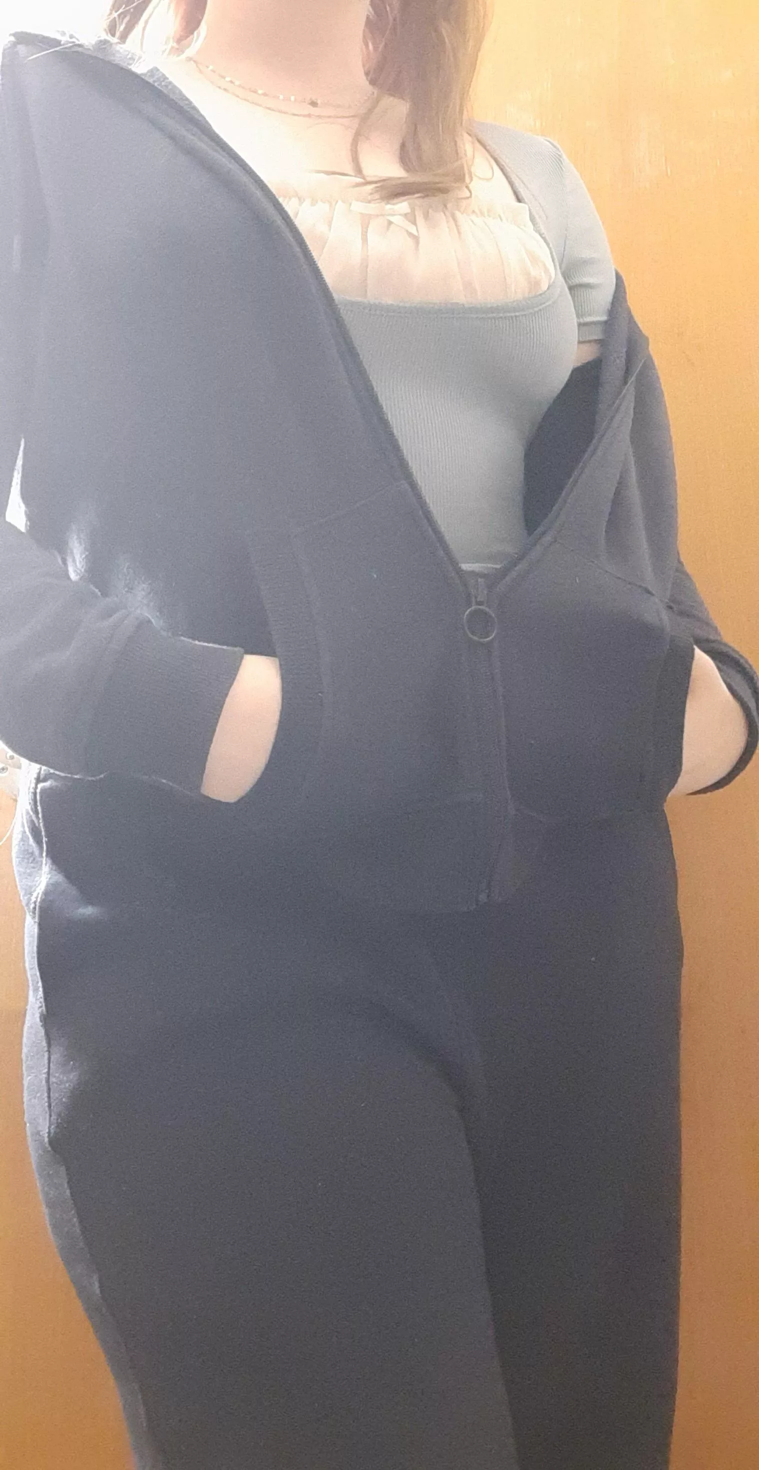 [18f] This top keeps bunching under my chest but its too cute not to wear 🙈
