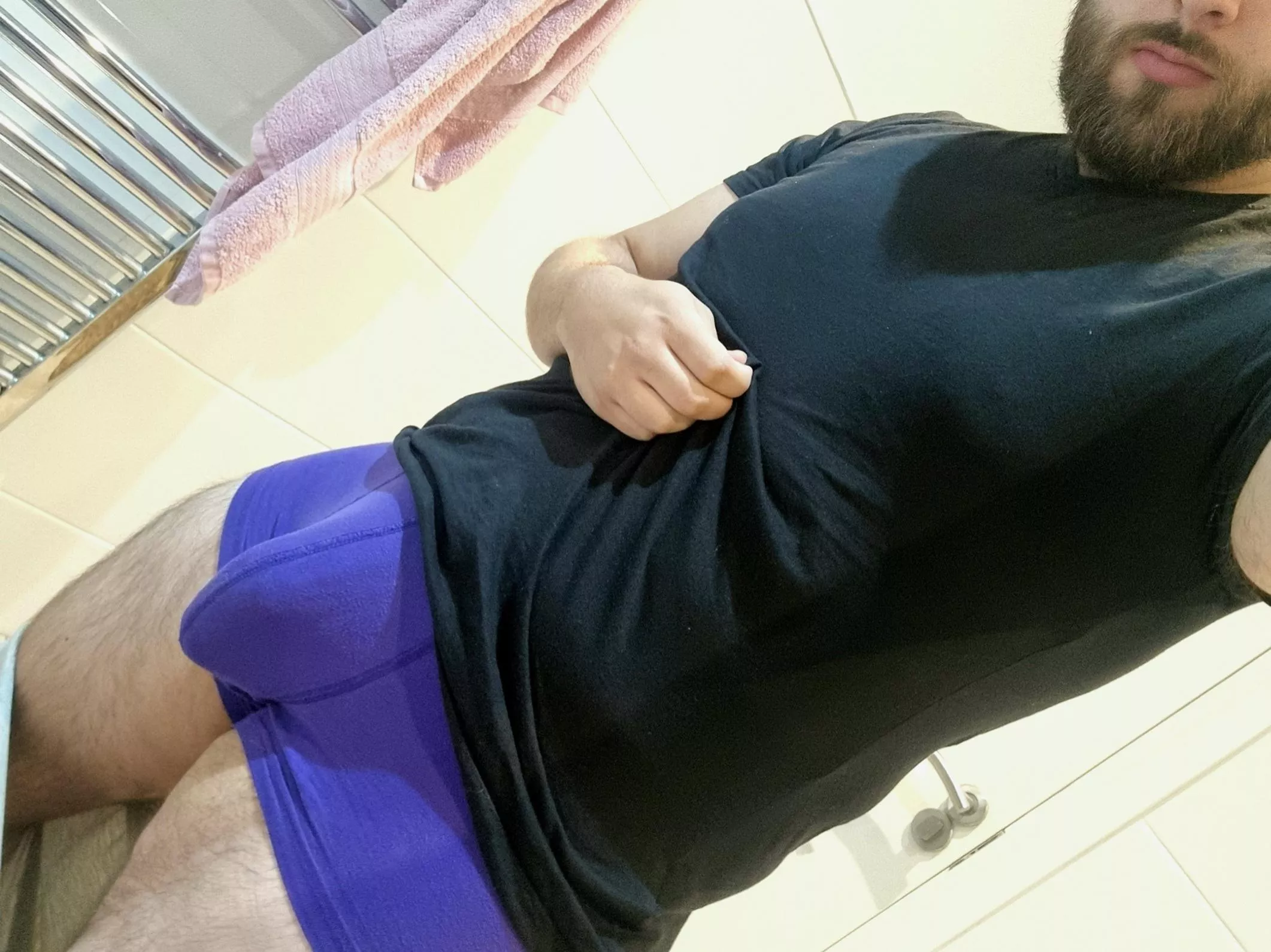 [26] This one is for all you bulge lovers out there! 💜