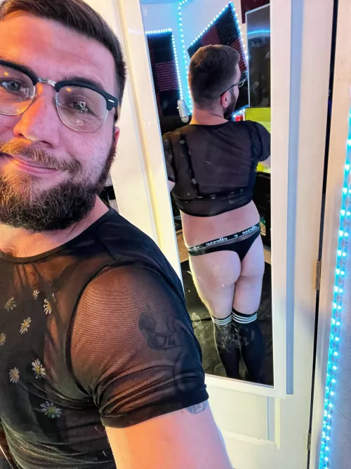 Always remember your 2 C’s: cute butts and crop tops! 💜