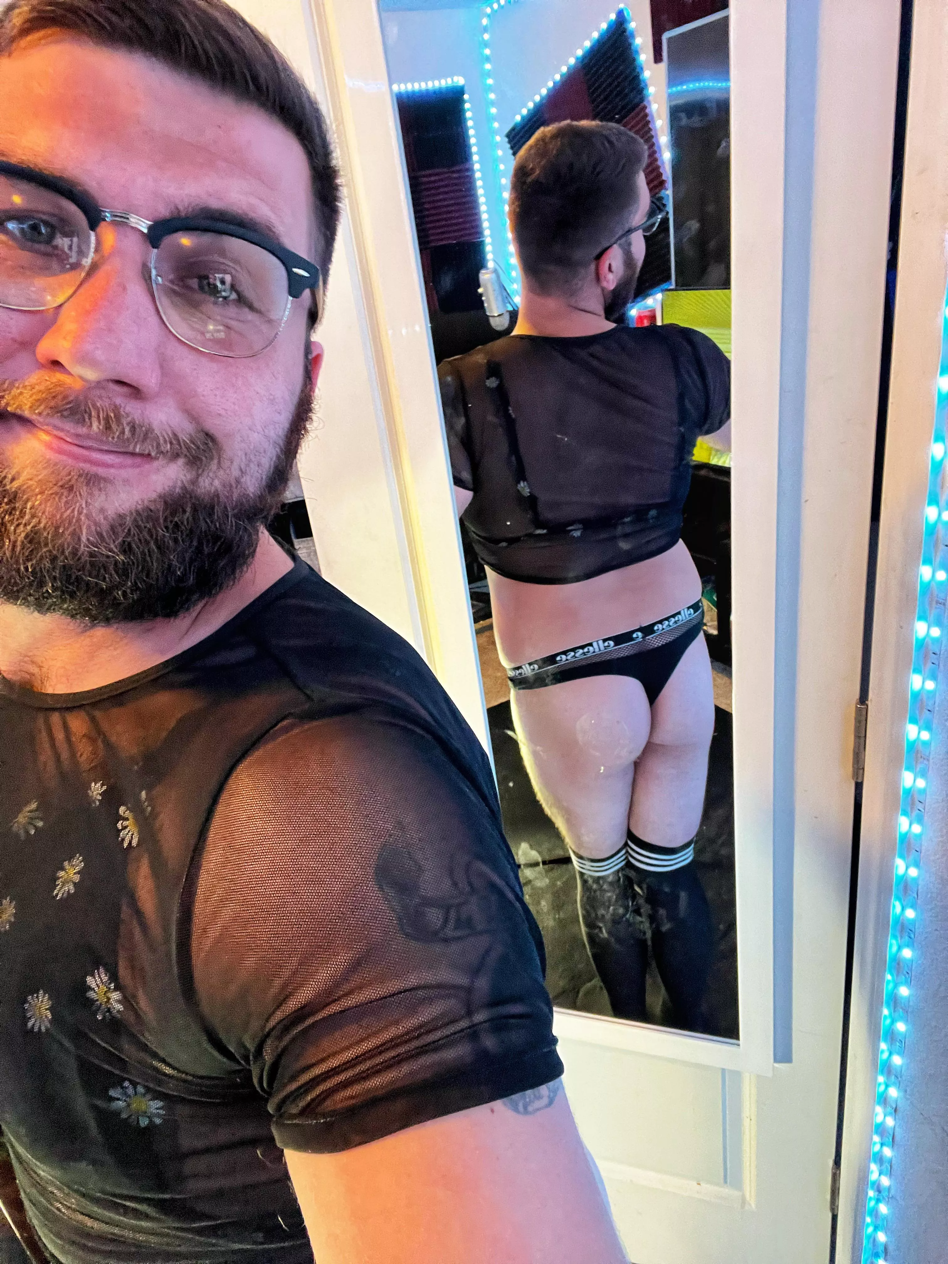 Always remember your 2 C’s: cute butts and crop tops! 💜