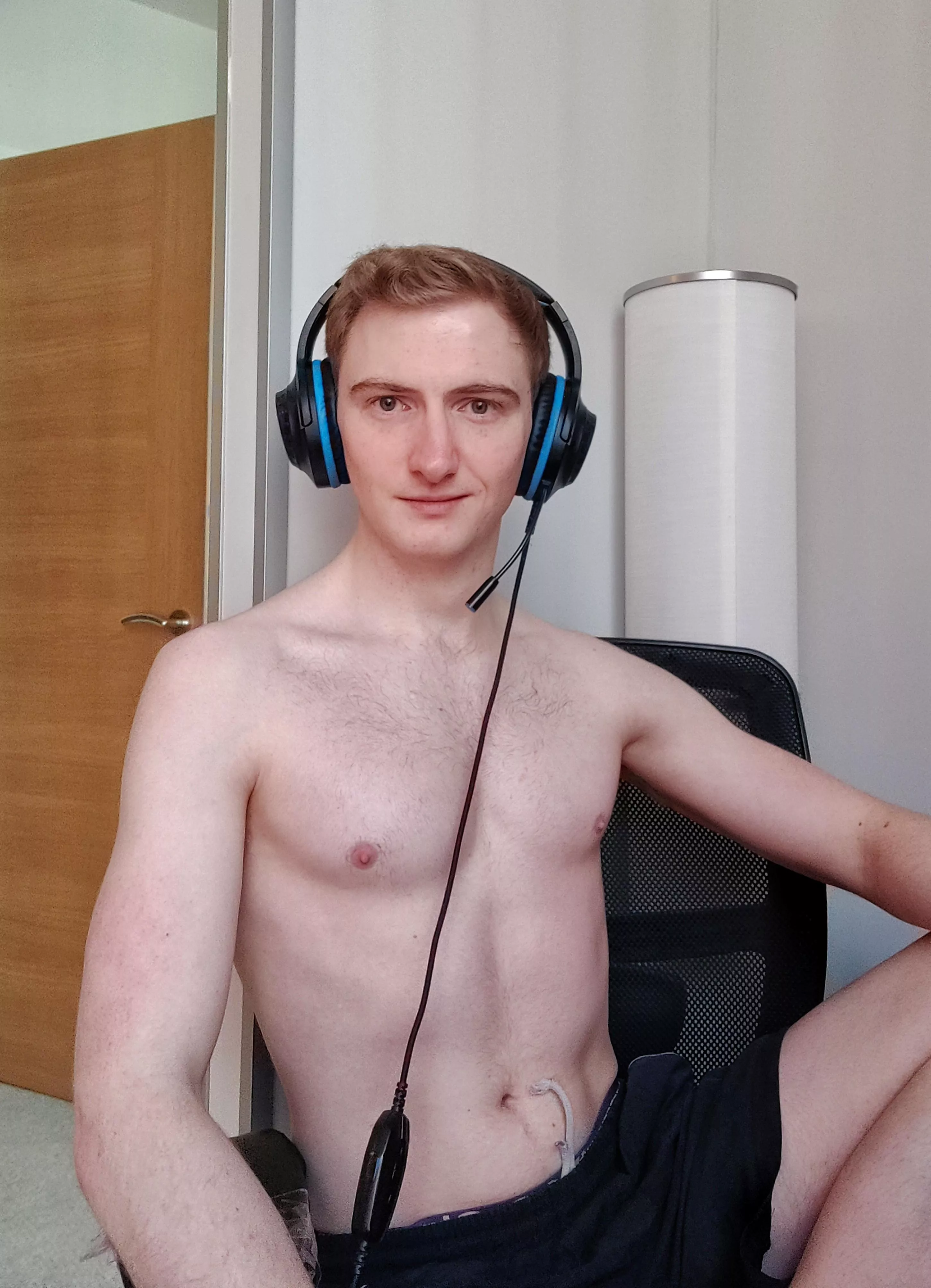 Anybody need a Gaymer boyfriend?