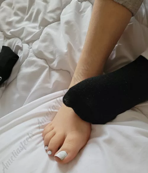 Bow down to my superior feet 🙇‍♂️