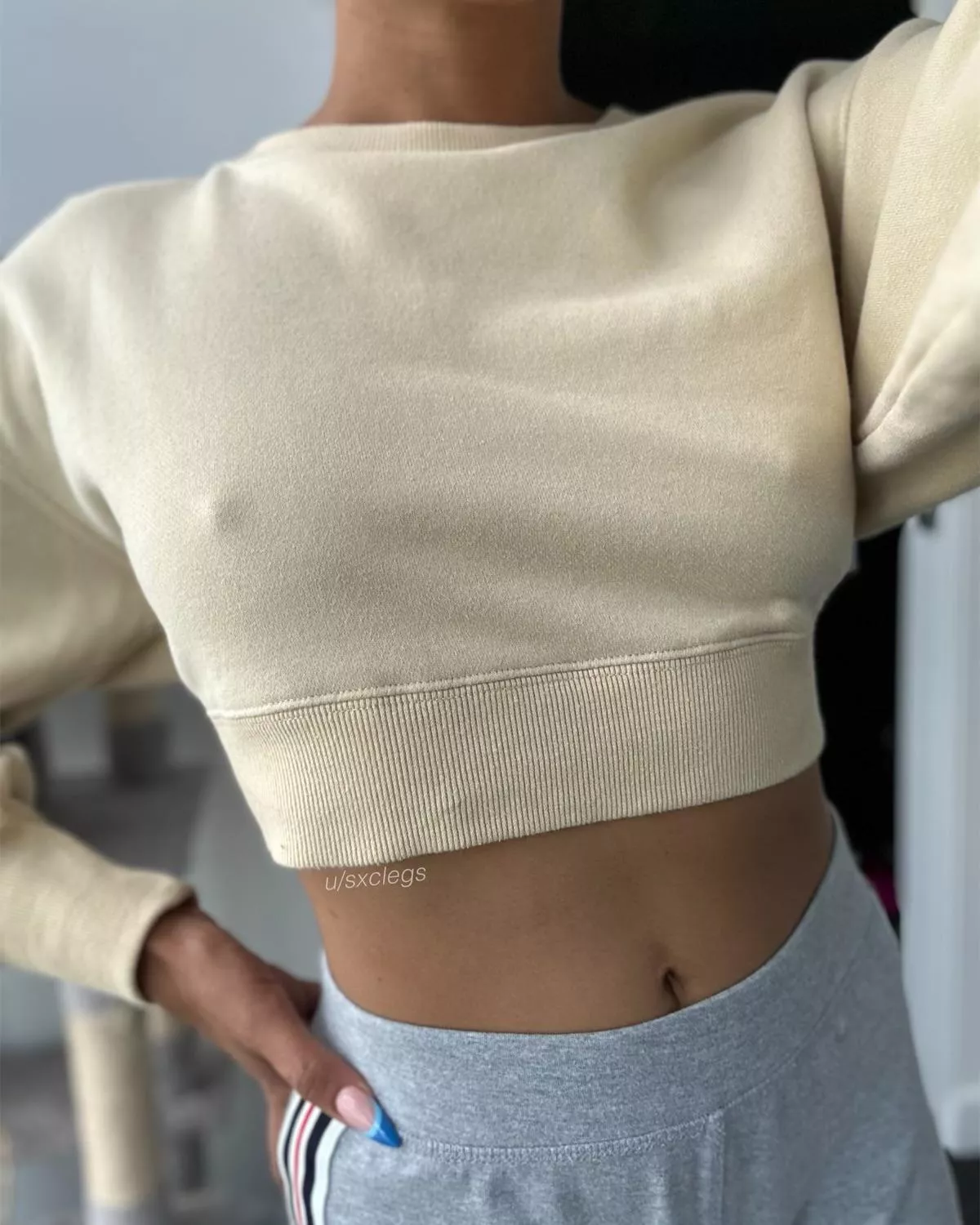 Crop sweater and no bra
