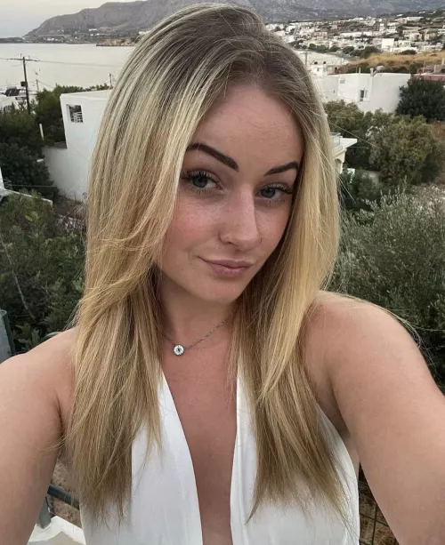 Cuck here looking for an older bull aged 30+ to fuck my hot slutty gf. Dm me if interested