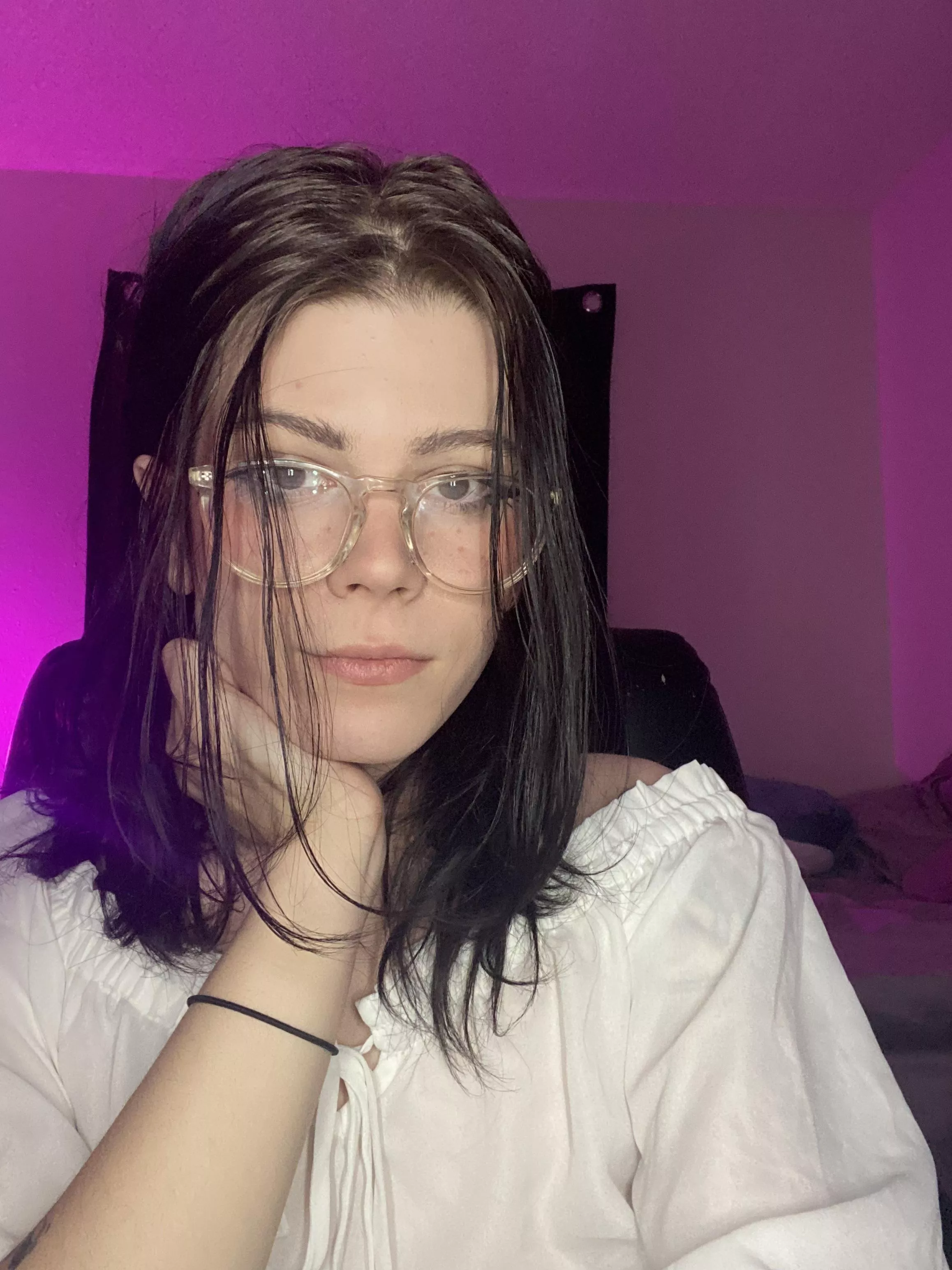 Do I look cute with glasses ??