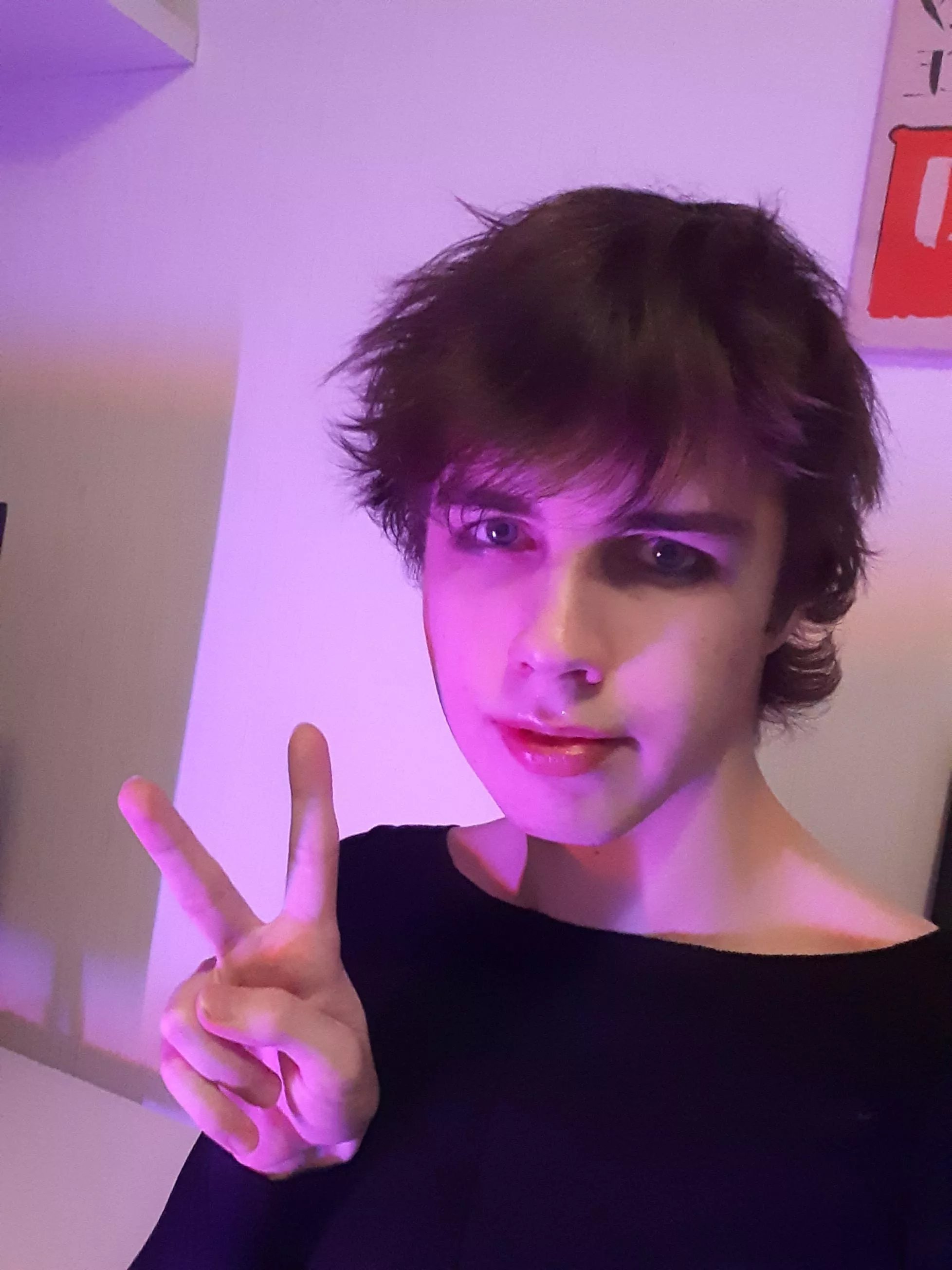 first time taking a face pic, hope you find me pretty... >w<