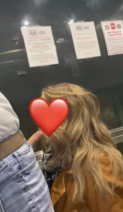 #Fuckitfriday. Throwback to last weeks elevator blowjob. So hot