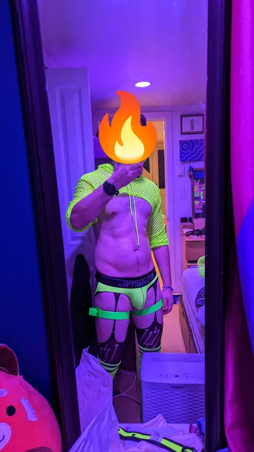 Got quite the bulge on my rave outfit!