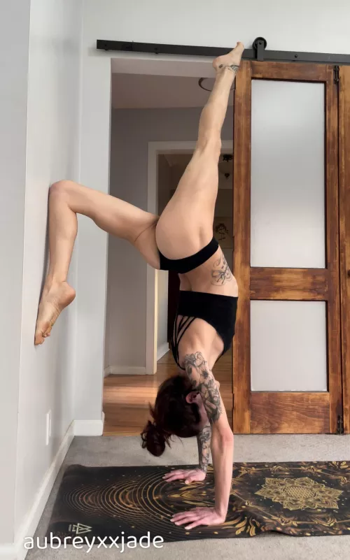 Handstand practice ✨ Come practice with me?🥰