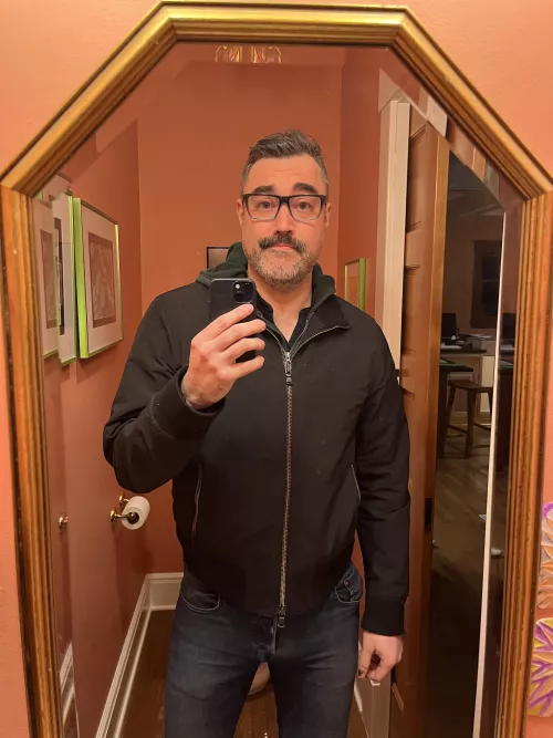 Happy Saturday from Seattle, fellow gaybros!