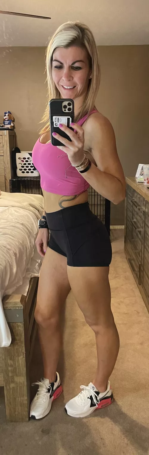 Hope your Friday is great! I got to hit legs and had a great workout!