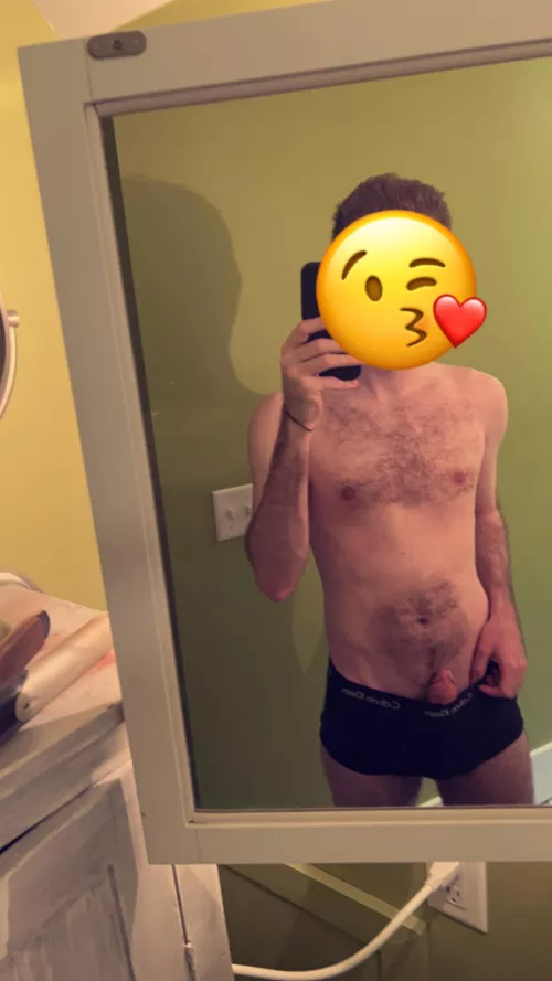 hung and horny af. dm me 🫦