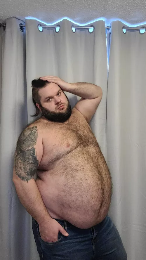 I bet you'd like to see my hairy pit! It's smelly today