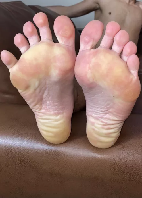 I know you want to worship my perfect bare feet