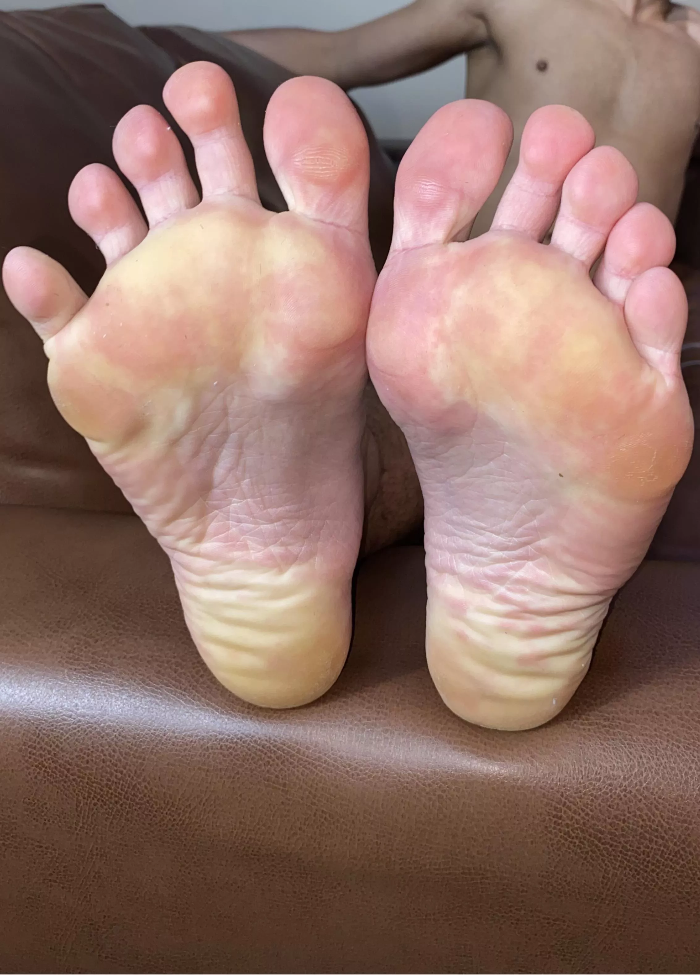 I know you want to worship my perfect bare feet